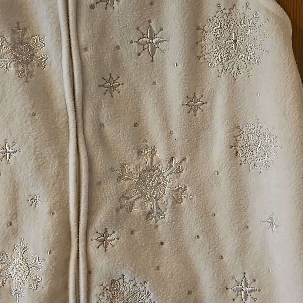 Winter Snowflake Vest - Picture 2 of 6